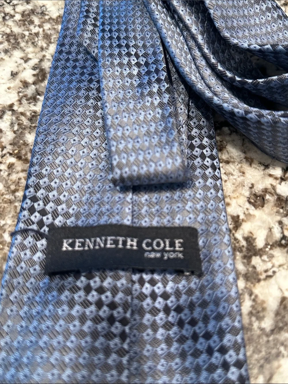 Kenneth Cole Blue Patterned Tie 100% Imported Silk